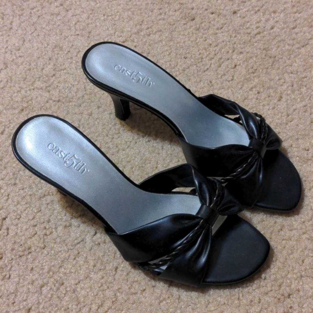 Black east 5th kitty heels